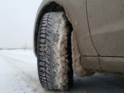 Nie ma koła zapasowego? Ten błąd po przebiciu opony kosztuje najwięcej