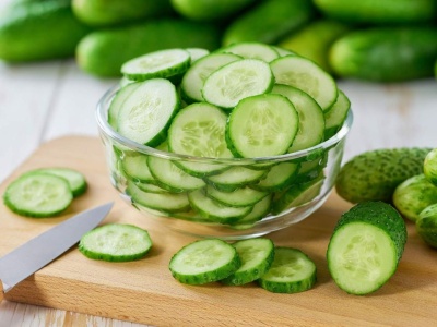 Staropolskie ogórki na ciepło. Mizeria w zupełnie nowej odsłonie