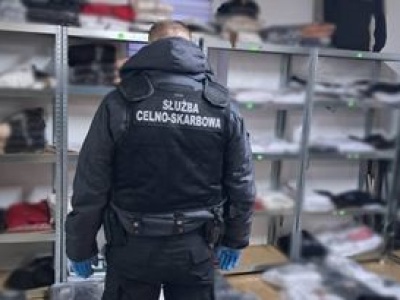 Skarbówka wpadła na posesję. Znalazła podróbki warte 5,3 mln zł