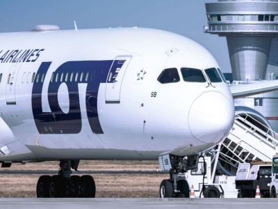 Samolot LOT-u musiał pilnie zawrócić. Na pokładzie prawie 300 osób