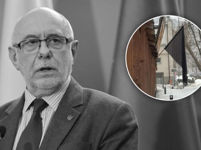 Czarne flagi na wszystkich budynkach uczelni. Wiemy, dlaczego je powieszono