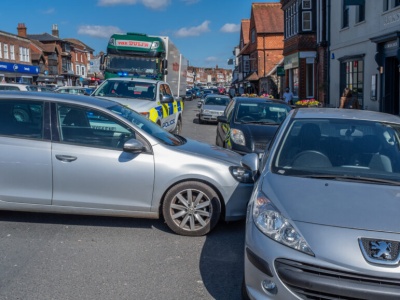 7 sztuczek wyłudzaczy odszkodowań drogowych. Pilnuj się na drodze!