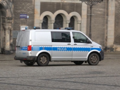 Pobicie w Tarnowskich Górach. Czterej policjanci z zarzutami. Zdradził ich głos?