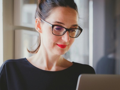 Szklany sufit wciąż działa. Awans kobiet hamuje tuż pod szczytem