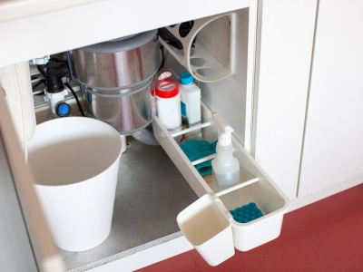 Teściowa trzyma w szafce pod zlewem. Tak pożegnała uciążliwy problem