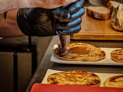 Największy brunch na Teneryfie. Czy dwie osoby to zjedzą?