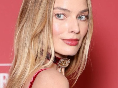 Blond Brontë to najmodniejszy kolor włosów na wiosnę. Margot Robbie już je ma
