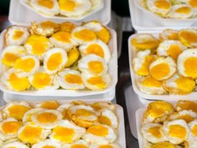 Większość nie wie, jakie jajka są najzdrowsze. Długo zalegają w sklepach, bo Polacy je omijają