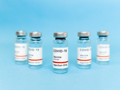 Badanie niemal 60 tys. kobiet: szczepionki przeciw COVID-19 nie wpływają na liczbę urodzeń