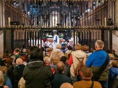 Spóźniłeś się na mszę? Kościół wyjaśnia, kiedy to grzech