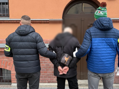 Biały kitel nie pomógł. Seryjny złodziej i włamywacz w rękach policji ze Starego Miasta
