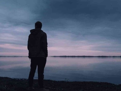 Najbogatsi w dziejach i najbardziej samotni. Skąd się to bierze?