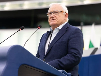 Leszek Miller skomentował decyzję ambasadora USA. Łatwo zgadnąć, po czyjej stronie nie stanął