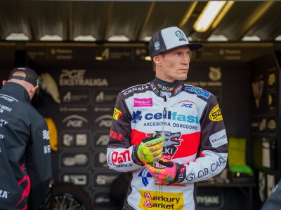 Żużel. Ostre starcie gwiazd Wilków w finale! Był upadek, Doyle odpuścił!