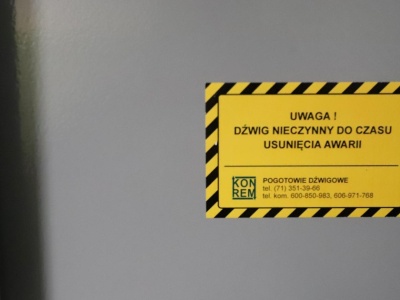 Groza w Krakowie. Wsiadł do windy i nacisnął przycisk. Dźwig ruszył i... runął w dół