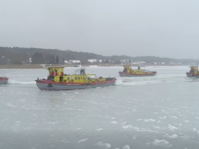 Lodołamacze przerwały pracę. Wiemy, jak długo potrwa postój