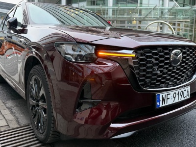 Spala 5,7 l, a i tak stoi w salonie od 2024 roku. Dealer obniża cenę rodzinnej Mazdy o 56 tys. zł