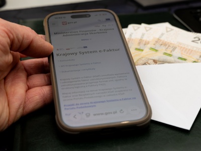 Niezbędnik przedsiębiorcy: KSeF z problemami * rejestracja auta bez faktury * co z papierowymi fakturami * korekta deklaracji i kara * składki za zagranicznego studenta * nowy rodzaj dyskryminacji