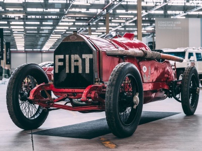 Trzy wyścigowe auta ze Stellantis Heritage w centrum uwagi na Racing Meeting 2026