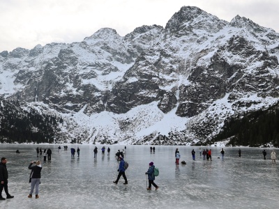 Trudne warunki w Tatrach. Są samoczynne zejścia lawin. Apel TOPR