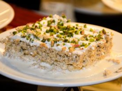 Wygląda jak owsianka, smakuje jak marcepan. Ten bałkański deser to prawdziwy hit