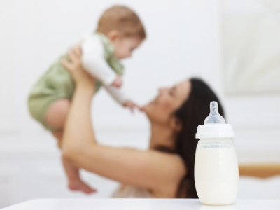 Dziesiątki niemowląt chore po podaniu mleka modyfikowanego skażonego toksyną