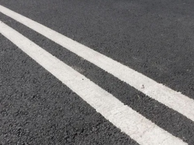 Linia ciągła to lawa. Mniejszym złem jest urwanie lusterka