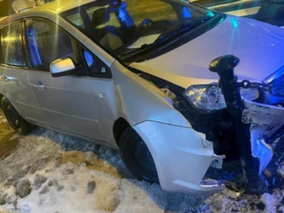 W centrum Lublina wjechał w słupki. Świadkowie chcieli mu pomóc, ale szybko zmienili zdanie