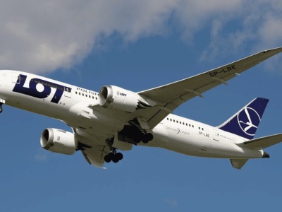 Awaria samolotu LOT. Maszyna musiała zawrócić do Warszawy