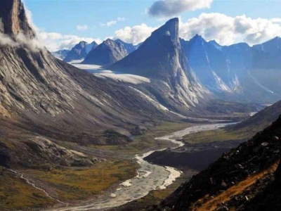 Najwyższa ściana skalna przyciąga śmiałków. Zdobywali ją Polacy