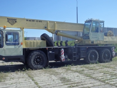 AMW dowozi. Wielki żuraw samojezdny może być wasz