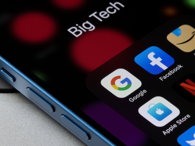 Pół miliona dolarów za jeden post? Tak Big Tech kupuje miłość do AI