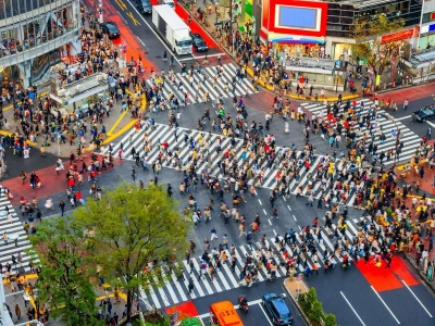 Dużo kolorów i słynny pomnik. To najbardziej zatłoczone przejście na świecie