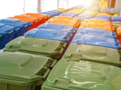 Śmieciowy absurd? UE proponuje 11 kolorów segregacji odpadów