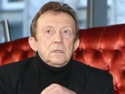 Edward Linde‑Lubaszenko trafił w dzieciństwie do domu dziecka. Wojna rozdzieliła jego rodzinę