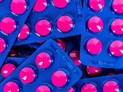 Popularna witamina szkodzi w nadmiarze. Wątroba i nerki płacą najwyższą cenę