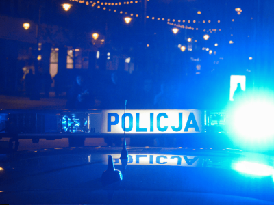 Wypadek w niedzielny wieczór. W akcji służby, droga całkowicie zablokowana