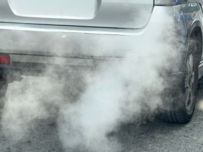 Po odpaleniu widać szary obłok. To nie jest przypadek