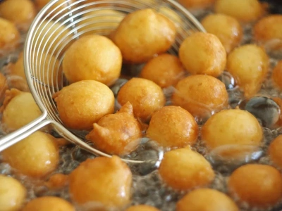 Co zrobić z olejem po smażeniu? Tłusty Czwartek i błąd, który niszczy rury