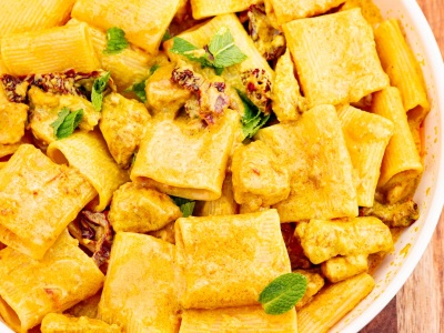 Makaron z kurczakiem w sosie curry
