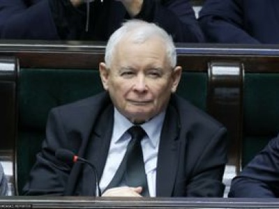 Kaczyński zajmuje się partią z domu. 