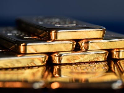 Złoto powyżej 5000 USD za uncję. Słabszy dolar i oczekiwania na dane z USA napędzają rynek metali