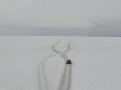 Droga lodowa na Bałtyku otwarta. Kierowcy koniecznie muszą odpiąć pasy