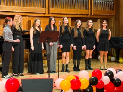 Uczniowie z Raciborza zorganizowali świąteczny koncert charytatywny dla 10-letniej Leny