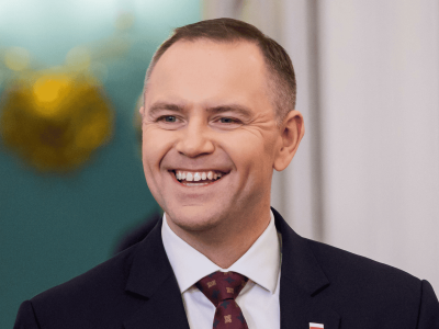 Polacy ocenili prezydentów. Nawrocki musi gonić lidera