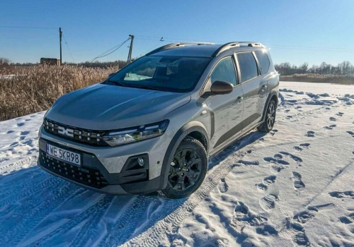Test: nowa Dacia Jogger 1.8 Full Hybrid 155 KM oczami Marka i Mariusza. Dwóch kierowców, dwa skrajne spojrzenia