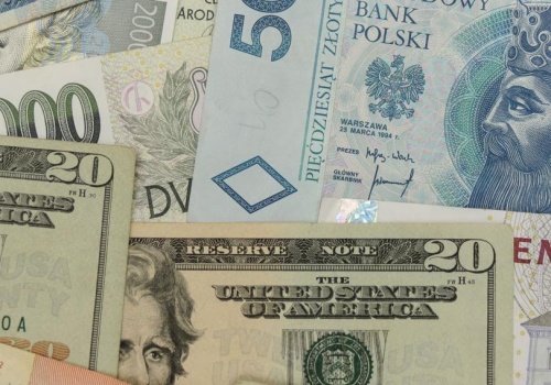 Złoty kontratakuje. Dolar słabnie, funt znów mocno tanieje