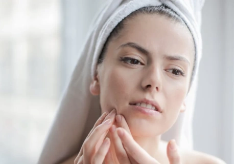 Nieświadoma aktywność mięśni mimicznych – dlaczego twarz wysyła sygnały zmęczenia lub surowości