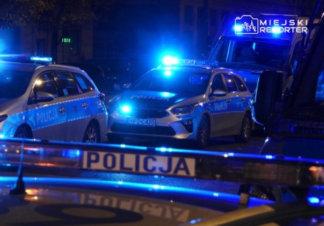 Awantura w Pruszkowie. Chodzili i wybijali szyby w domach. Pobili i spryskali gazem dwie kobiety