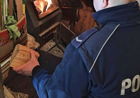 „Ratunku!” – krzyk 88-latki przerwał ciszę. W jej mieszkaniu panował przejmujący mróz